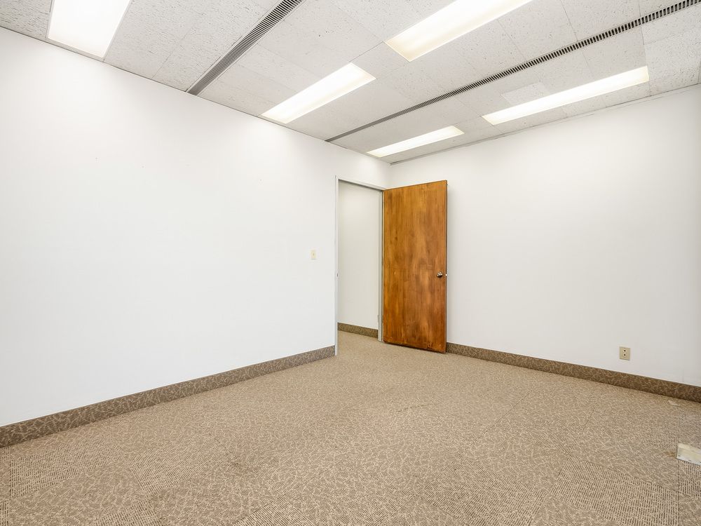 Office Space Available in Excellent Condition & Move-In Ready : 1221 Van Ness Ave, Fresno, CA 93721